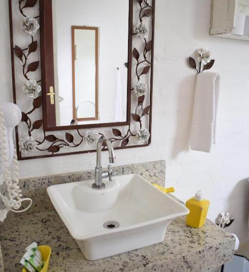 בקתת חדר, Pousada A Mata Que Canta