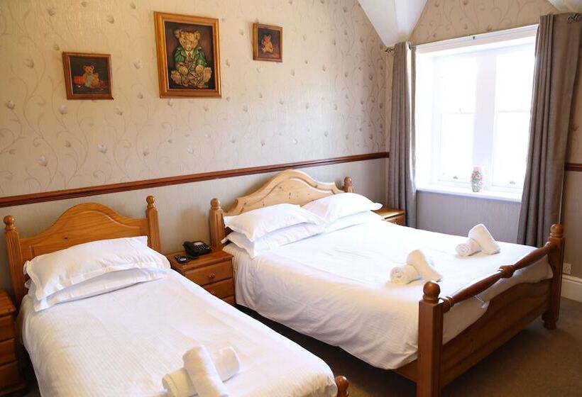 חדר משפחתי, Keswick Park