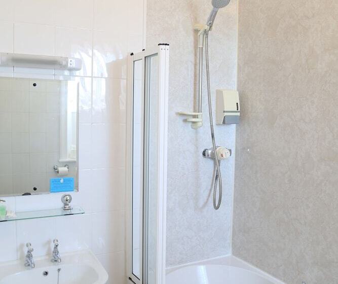 חדר אקזקיוטיב, Keswick Park