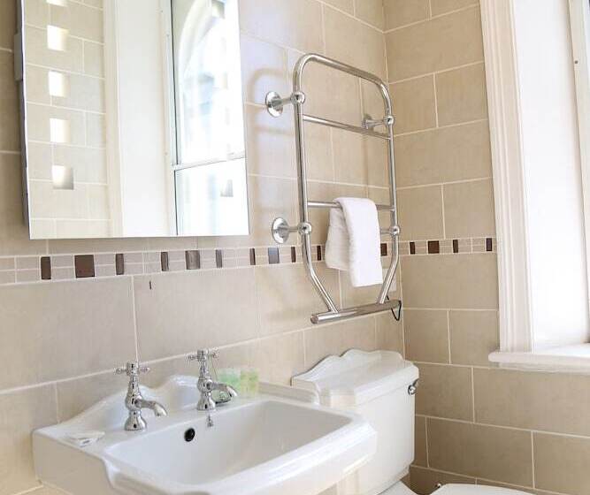 חדר אקזקיוטיב, Keswick Park