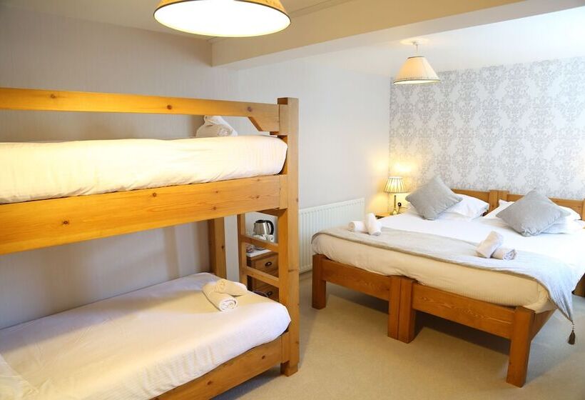 חדר משפחתי, Keswick Park