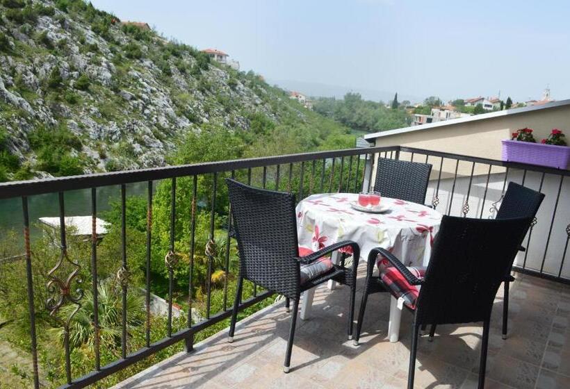 آپارتمان 1 خوابه با تراس, Villa Bašić