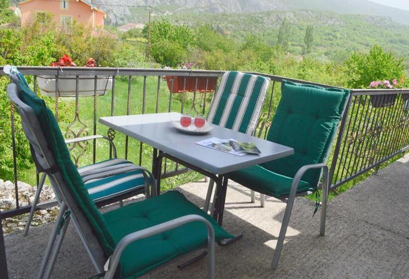 آپارتمان 1 خوابه با تراس, Villa Bašić