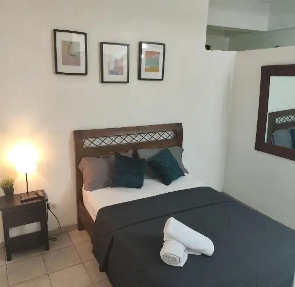 استودیوی لوکس, Aparthotel Genova