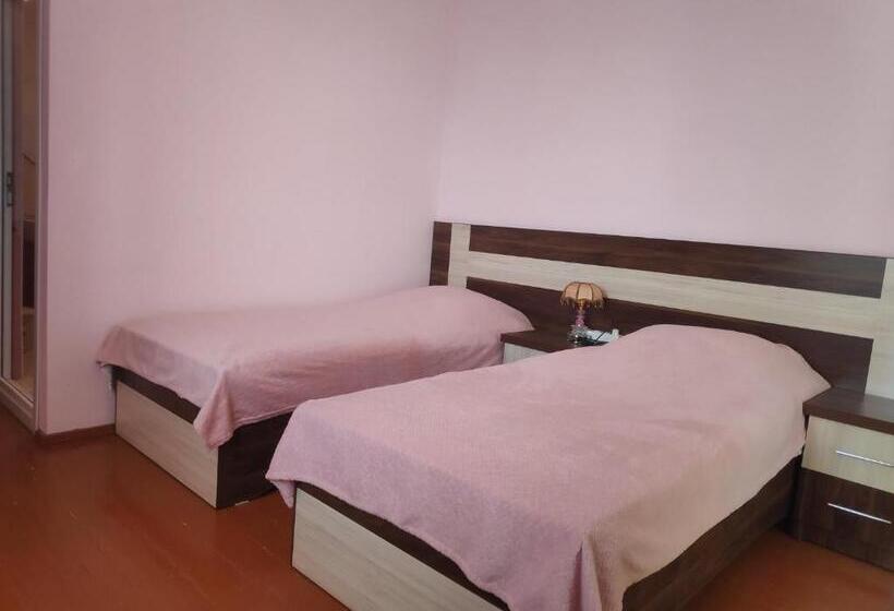 标准间, Happy House