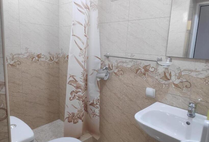 标准单人间, Happy House