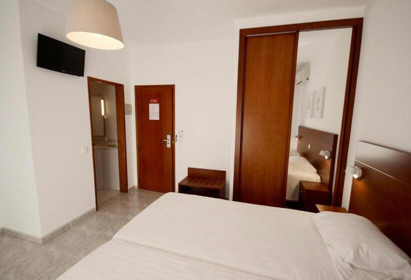 Comfort room with balcony, Hospedaria Buganvilia Alvor