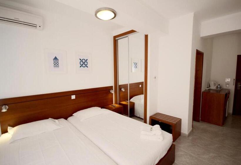 Comfort room with balcony, Hospedaria Buganvilia Alvor