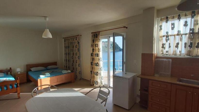 إستوديو قياسى مطل على البحر مزوَّد بشرفة, Magic Ionian Apartments & Rooms