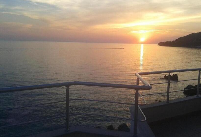 إستوديو قياسى مطل على البحر مزوَّد بشرفة, Magic Ionian Apartments & Rooms