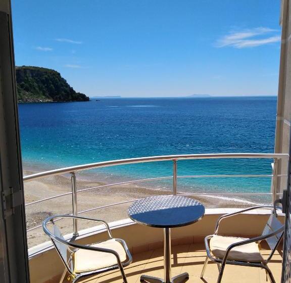 غرفة قياسية مطلّة علي البحر مزوَّدة بشُرفة, Magic Ionian Apartments & Rooms