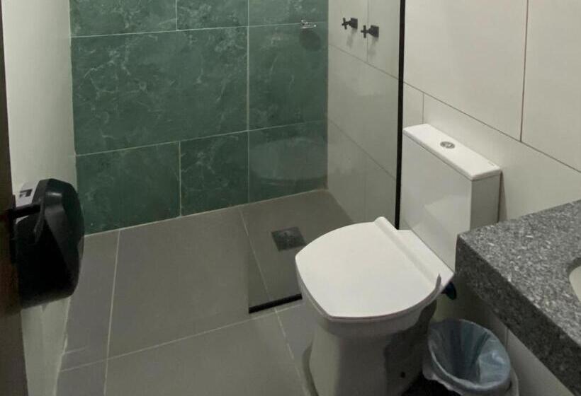 スイート, Chateau Motel Campinas