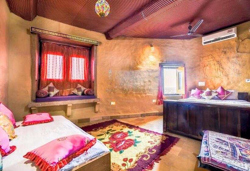 اتاق لوکس, Mud Mirror Guesthouse
