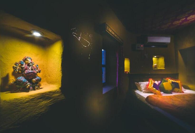 اتاق لوکس, Mud Mirror Guesthouse
