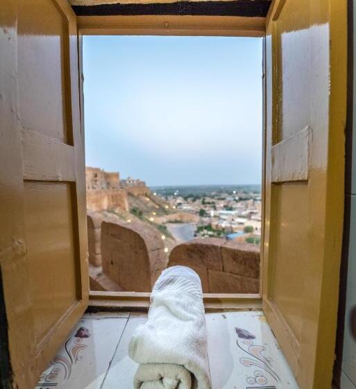 اتاق لوکس, Mud Mirror Guesthouse