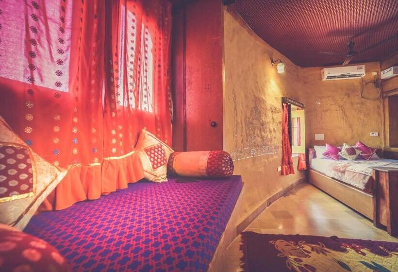 اتاق لوکس, Mud Mirror Guesthouse