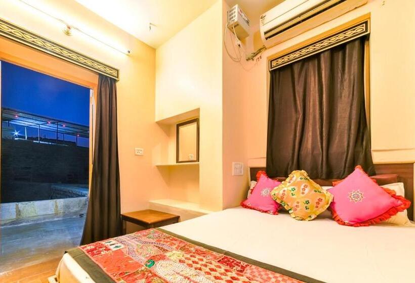 اتاق اکونومی, Mud Mirror Guesthouse