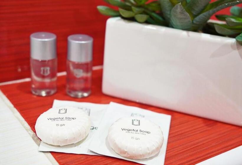 اتاق استاندارد, U šípků