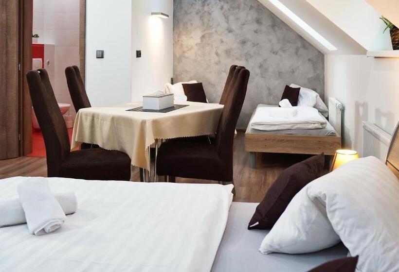 اتاق استاندارد چهار تخته, U šípků