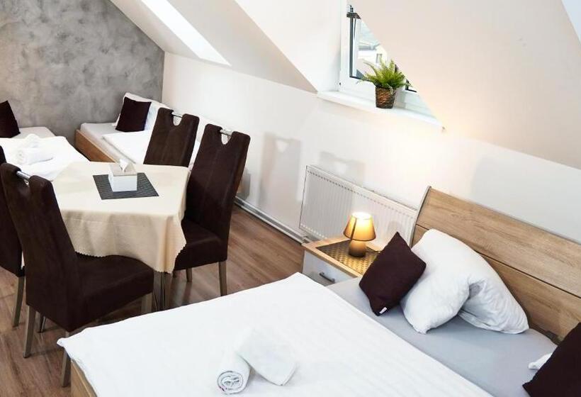 اتاق استاندارد چهار تخته, U šípků