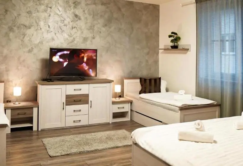 １ベッドルームアパートメント, U šípků