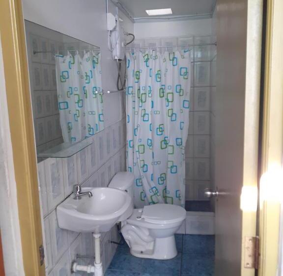 اتاق استاندارد چهار تخته, Waikycha Hostal