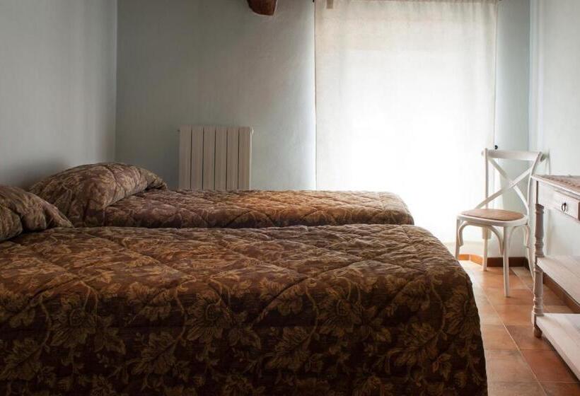 标准单人间, Anna Camere