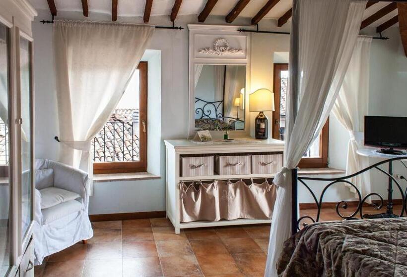 家庭套房, Anna Camere