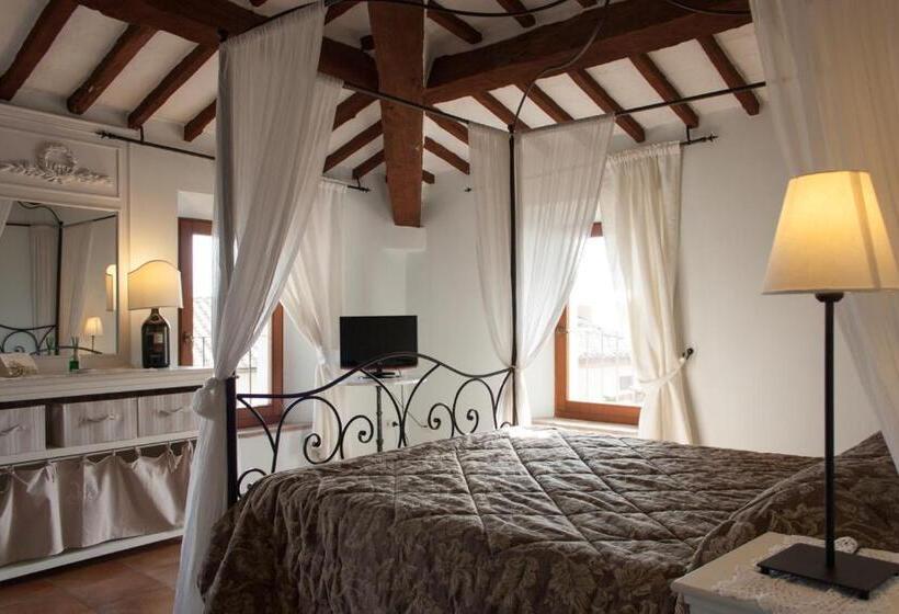 家庭套房, Anna Camere