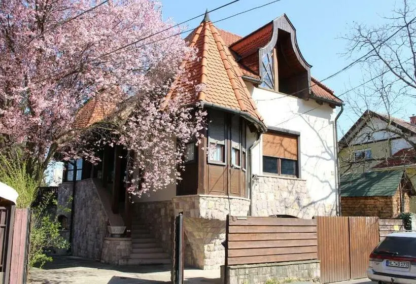 バス共有のスタンダードルーム, Tulipán Vendégház