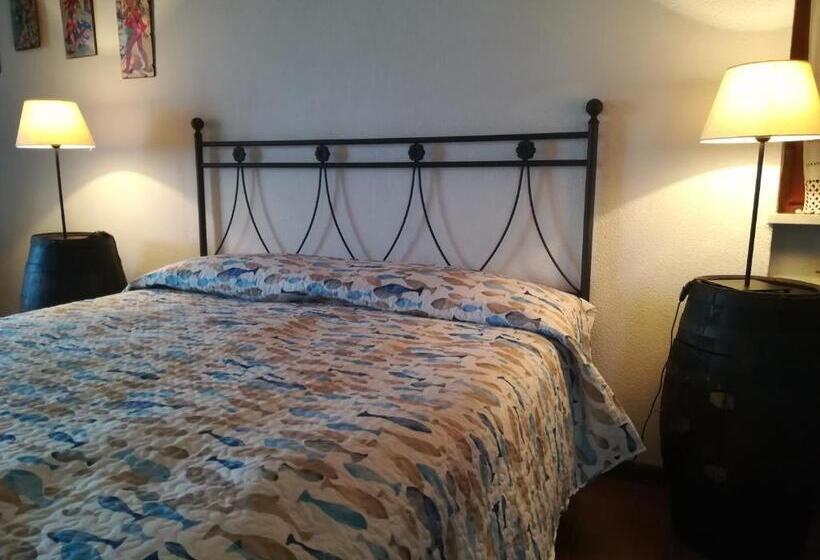 غرفة عائلية مطلّة علي البحر, Il Capanno