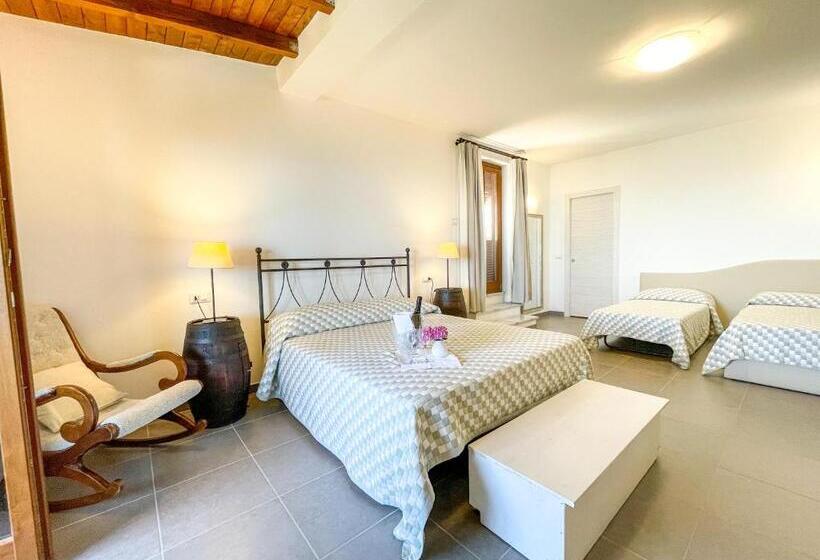 غرفة عائلية مطلّة علي البحر, Il Capanno