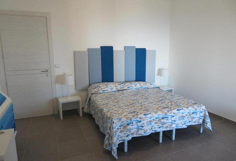 غرفة قياسية مطلّة علي البحر, Il Capanno