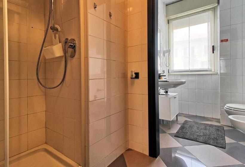 اتاق ساده سه‌ نفره, Casa Aurora Self Catering Studio Como Vacanze