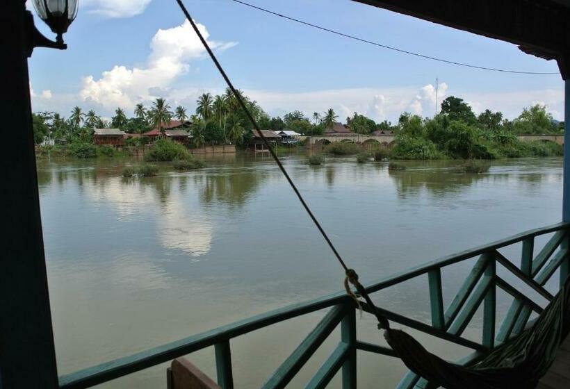 스탠다드 방갈로, Tavendang Guesthouse