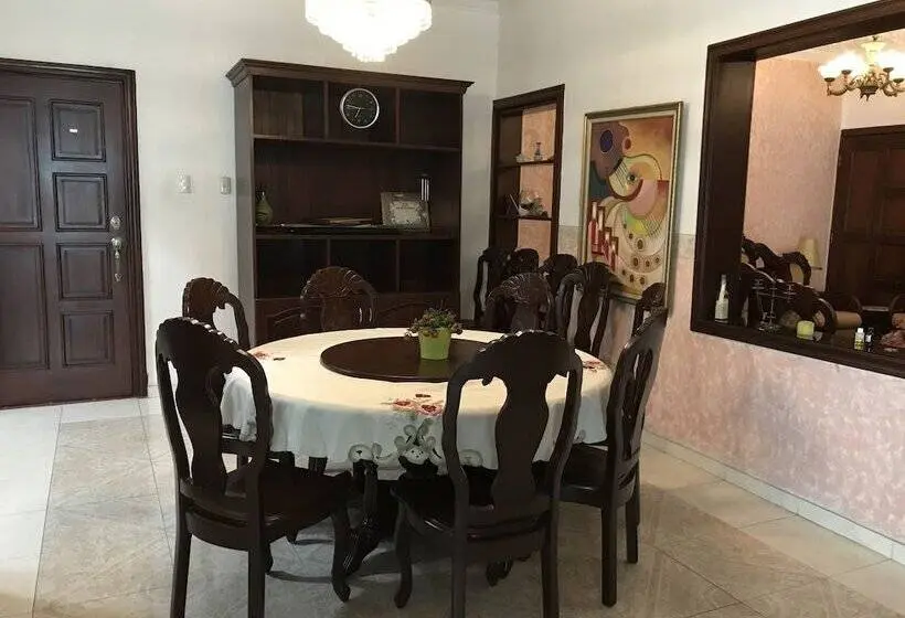 اتاق خانوادگی, Torres Apart Studio