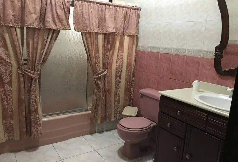 اتاق خانوادگی, Torres Apart Studio