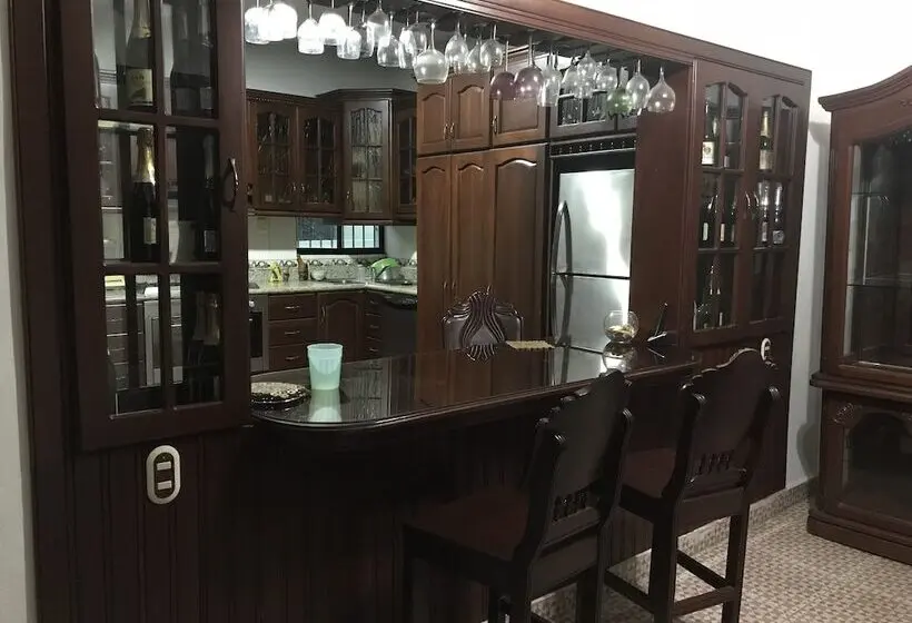 اتاق خانوادگی, Torres Apart Studio