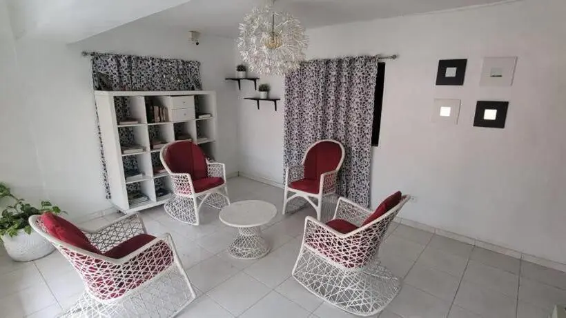 اتاق اکونومی, Torres Apart Studio