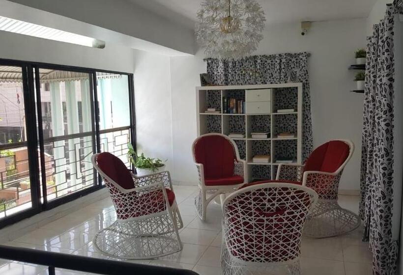 اتاق استاندارد, Torres Apart Studio