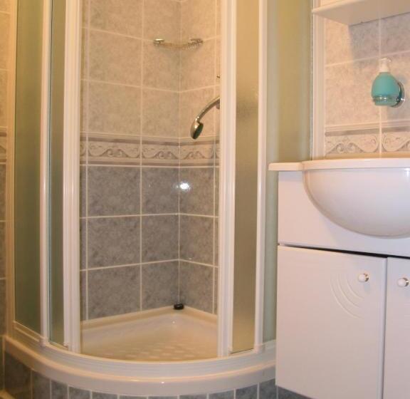 اتاق استاندارد با تخت بزرگ, Guest House And Museum Firšt