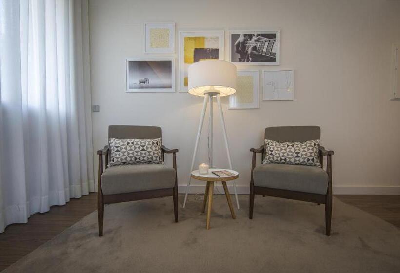 سوییت با چشمانداز استخر, Somewhere  Estoril Guesthouse