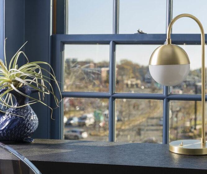 غرفة ديلوكس, The Merchant