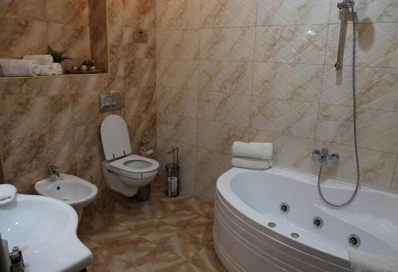 家庭间, Boutique Vila White Duchess