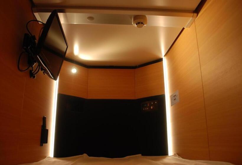 Capsule, Town Hotel 41