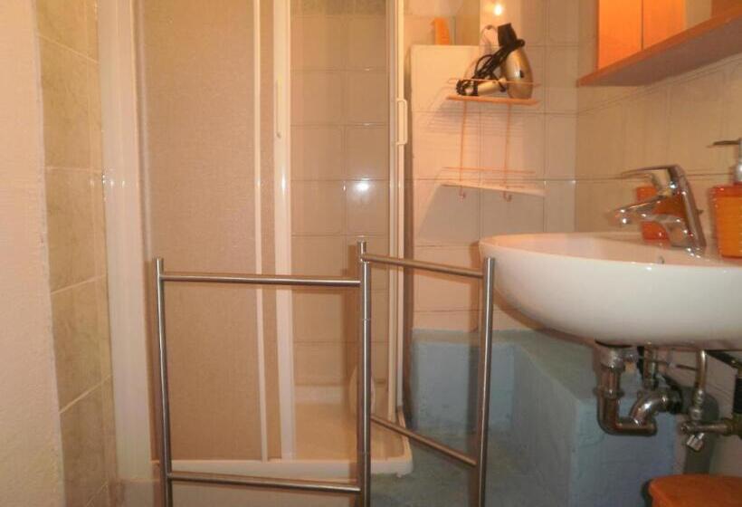 اتاق استاندارد سه نفره, Guest House Erika