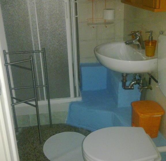 استودیوی لوکس, Guest House Erika