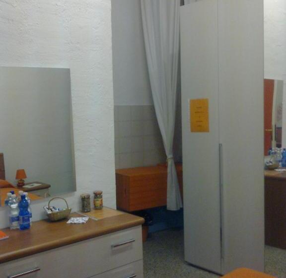 استودیوی لوکس, Guest House Erika