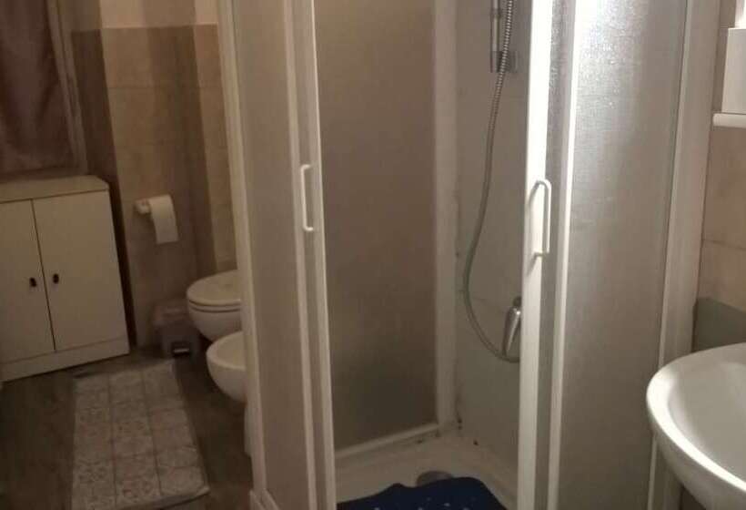 اتاق استاندارد سه نفره, Guest House Erika