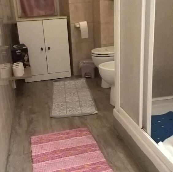غرفة قياسية ثلاثية, Guest House Erika